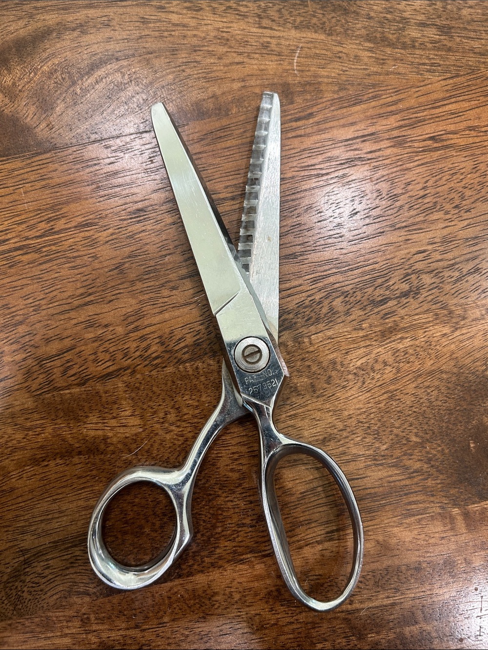 Vintage Pinking Shears Fabric Sewing Scissors Zig Zag Dressmaker Shears
